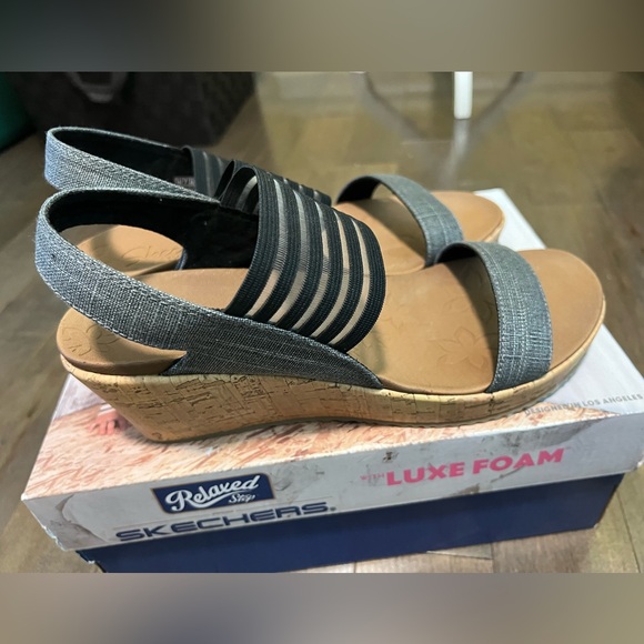 LAST CHANCE—NEW Sketchers sandals-wedge-size 10-Final price drop! - Picture 12 of 12